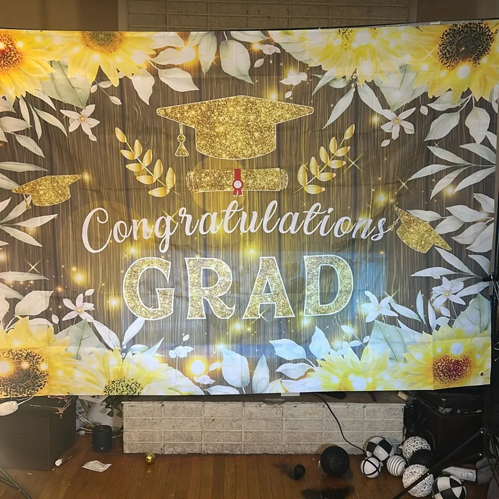 Congratulations grad, sunflower backdrop, 5 x 7, New, brown, yellow and gold ￼
